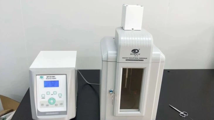 Ultrasonic homogenizer for treating dental spores